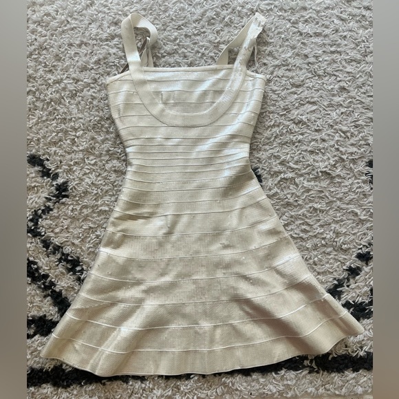 NOT AVAILABLE UNTIL January 2026 Herve Leger
Jacklyn Square-Neck Bandage Dress - Picture 2 of 3